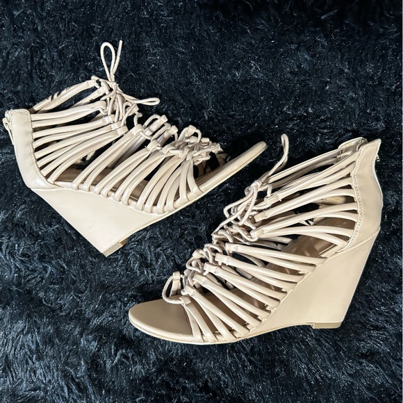 Express Open Toe Wedge - Picture 1 of 13